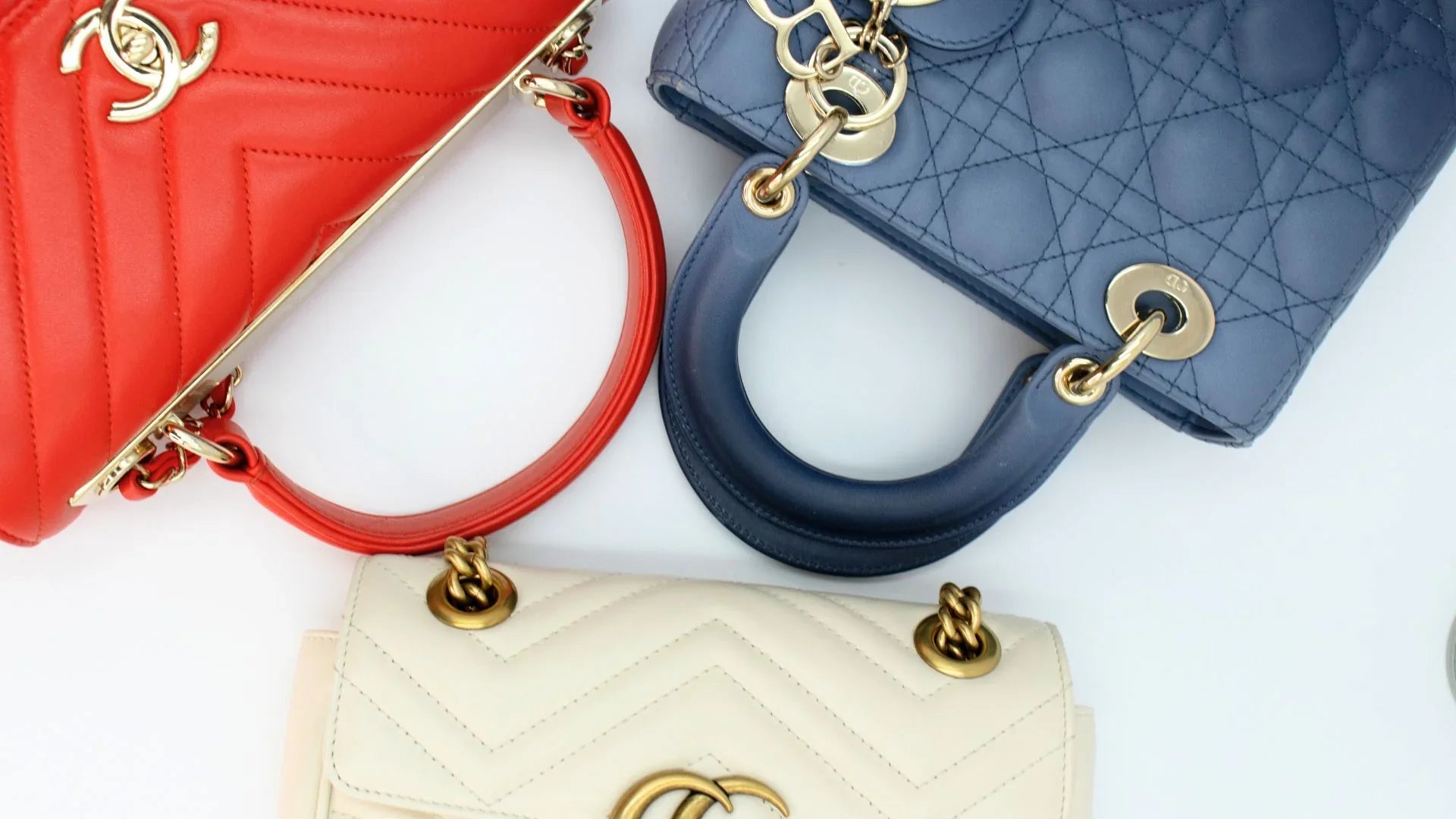 Fermoir de sac de luxe authentique, gros plan en lumière neutre