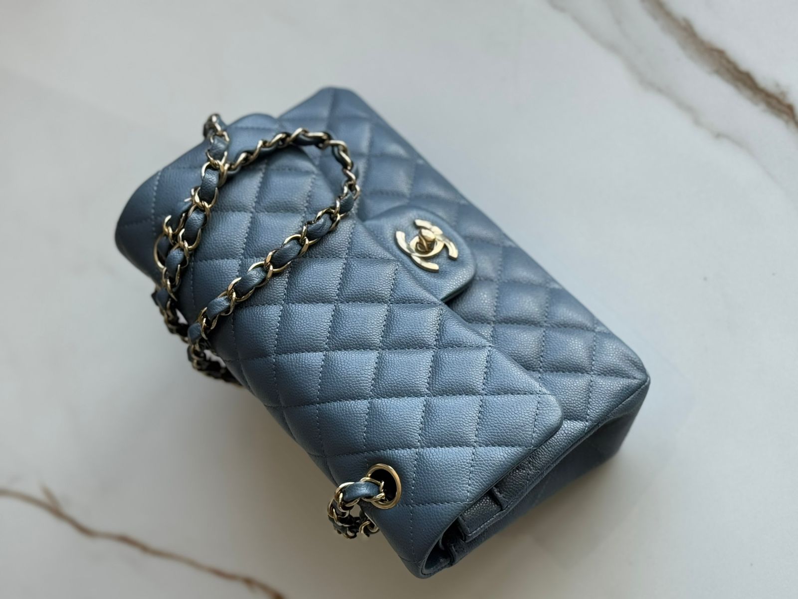 sac CHANEL porté épaule Double Flap