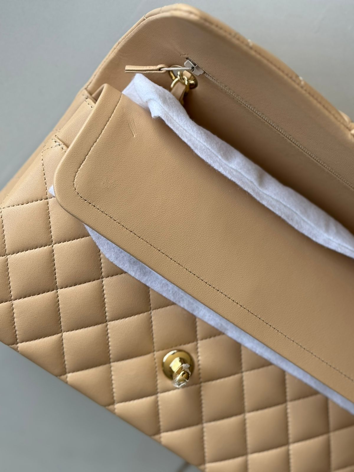 Sac Chanel Classic Medium Lined Flap Bag – Beige Clair