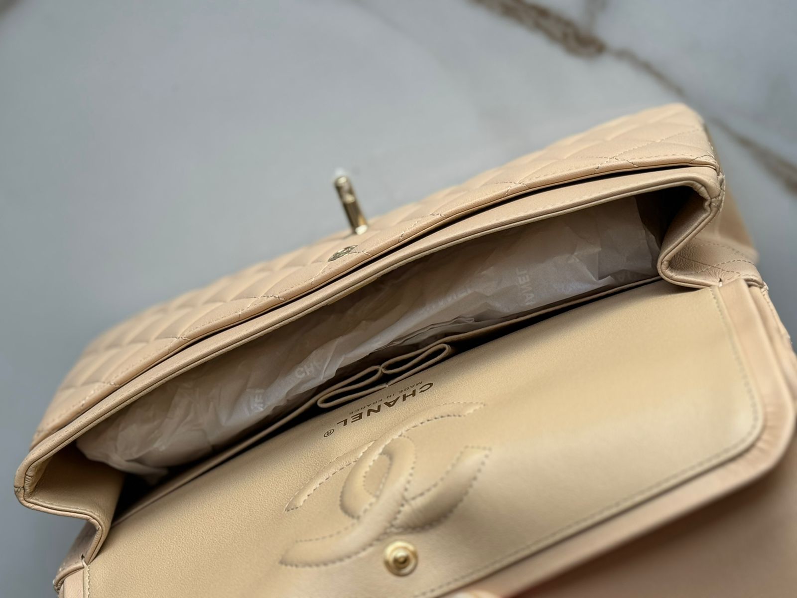 Sac Chanel Classic Medium Lined Flap Bag – Beige Clair